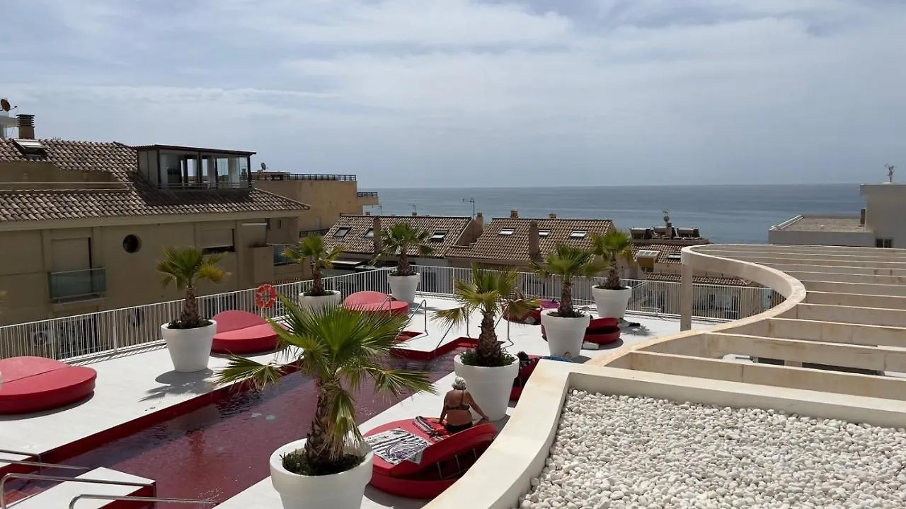 2Bedroom Beach Front Unit Wave Collection location